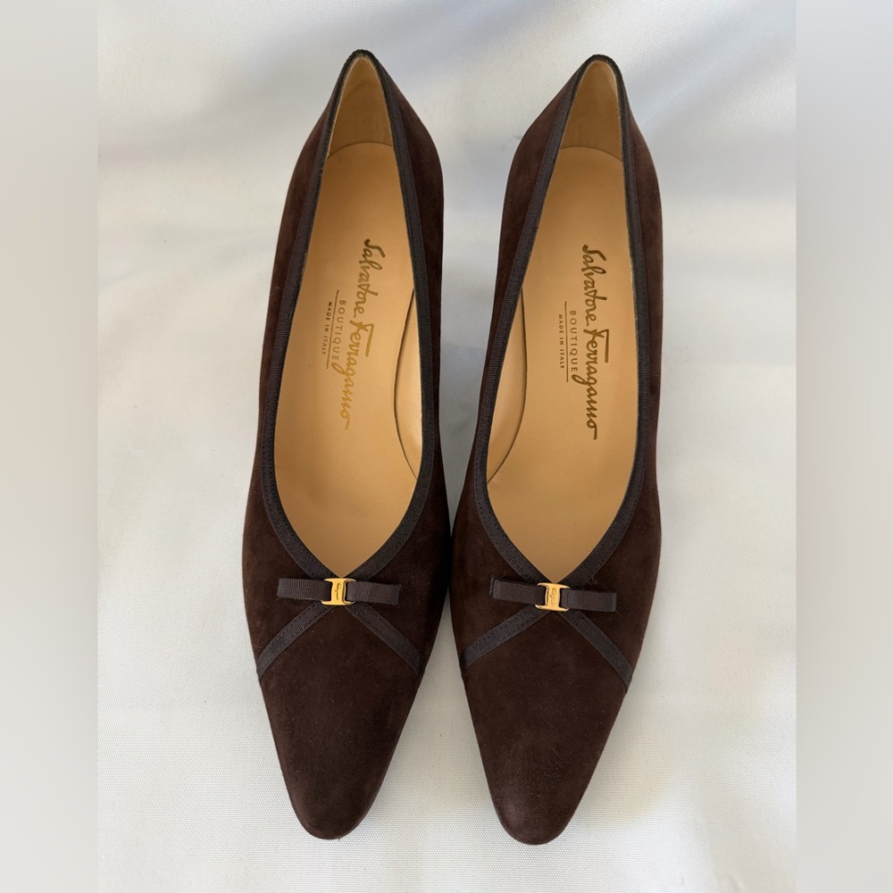 Women’s Salvatore Ferragamo Paloma Espresso Suede Heels with Bow. Vintage